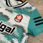 O'Neill's Derry GAA Alternative Goalkeeper Jersey (Kids Adults) - Image 3